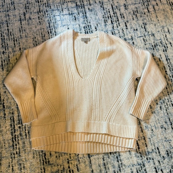 Burberry Cashmere Wool Cable V-neck Cream Sweater, Size S / P - Picture 14 of 15